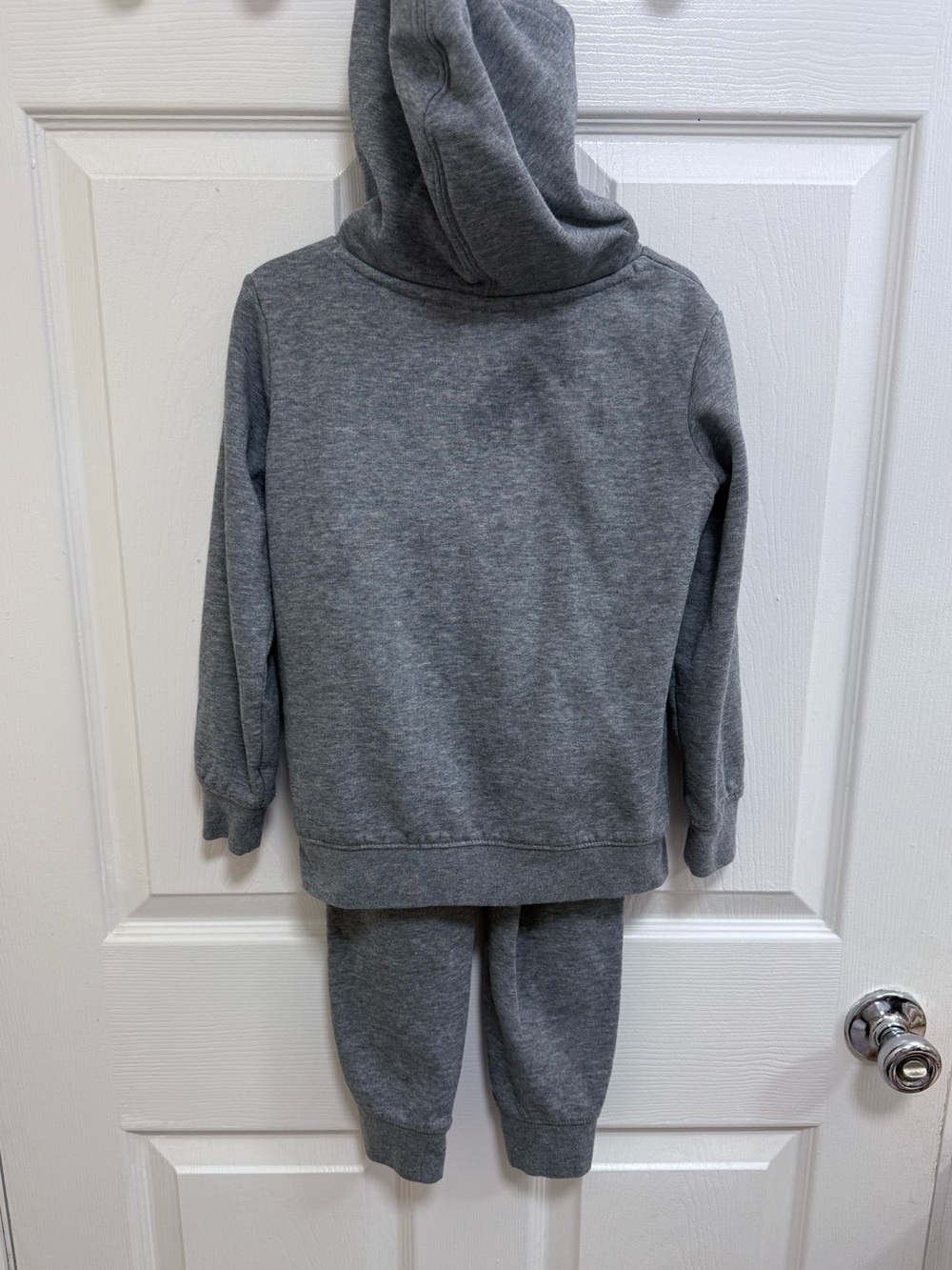 Jordan 23 Gray Hoodie and Jogger Set, Size 5 - Picture 5 of 7